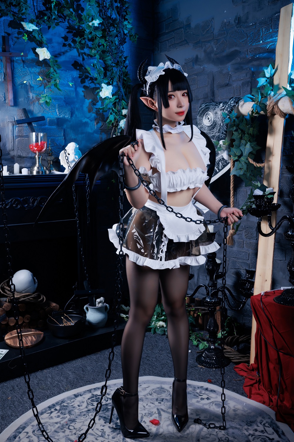 胡桃猫Kurumineko-女仆吸血姬[100P] COS网红博主 预览1图