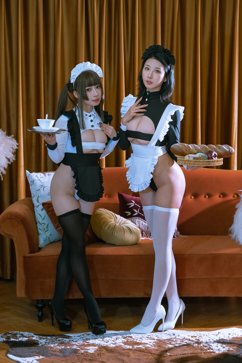 胡桃猫Kurumineko&奶桃-双人女仆[55P+1V] COS网红博主 预览1图