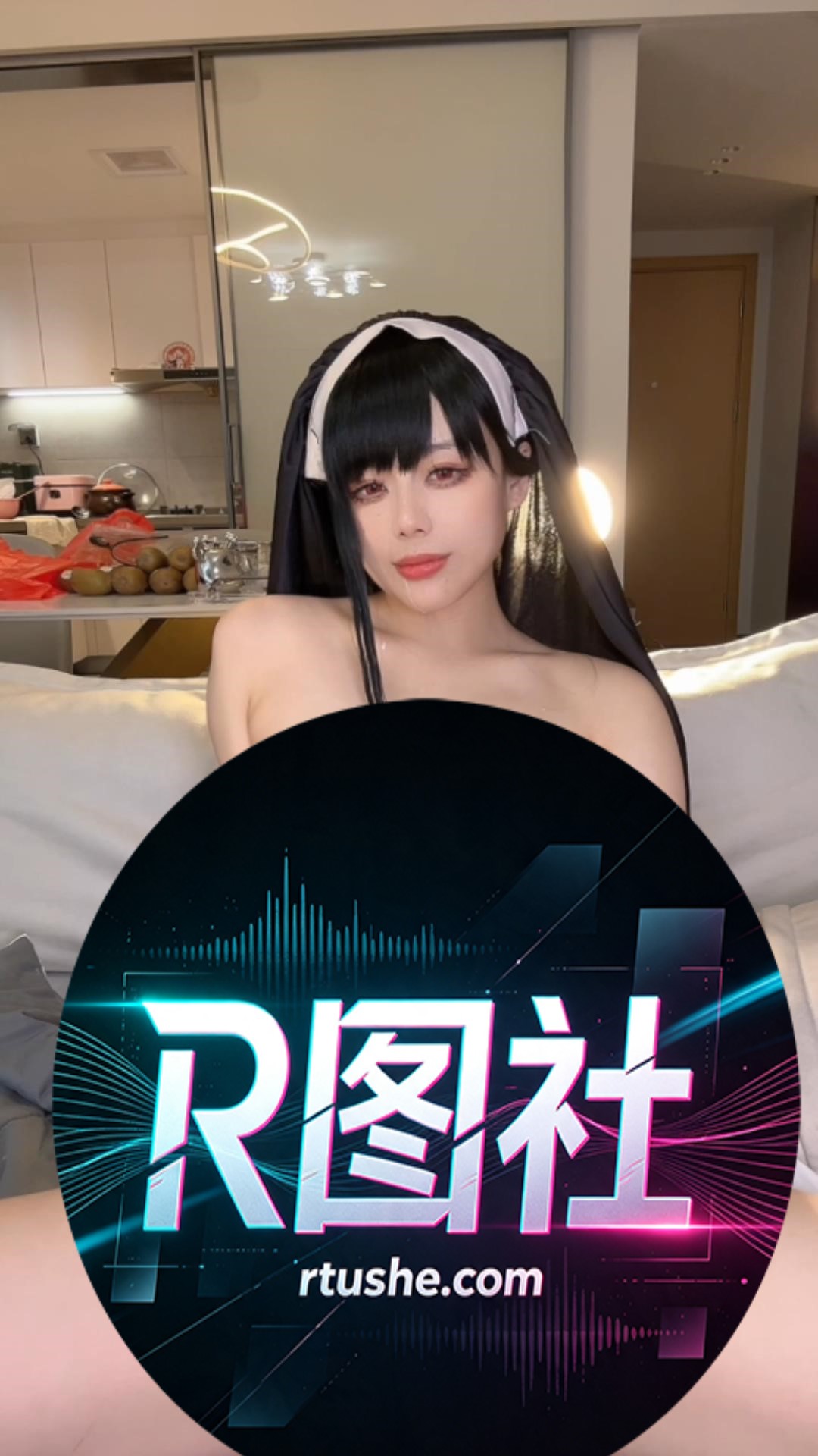九言-定制视频-牛奶修女[2V] COS网红博主 预览2图