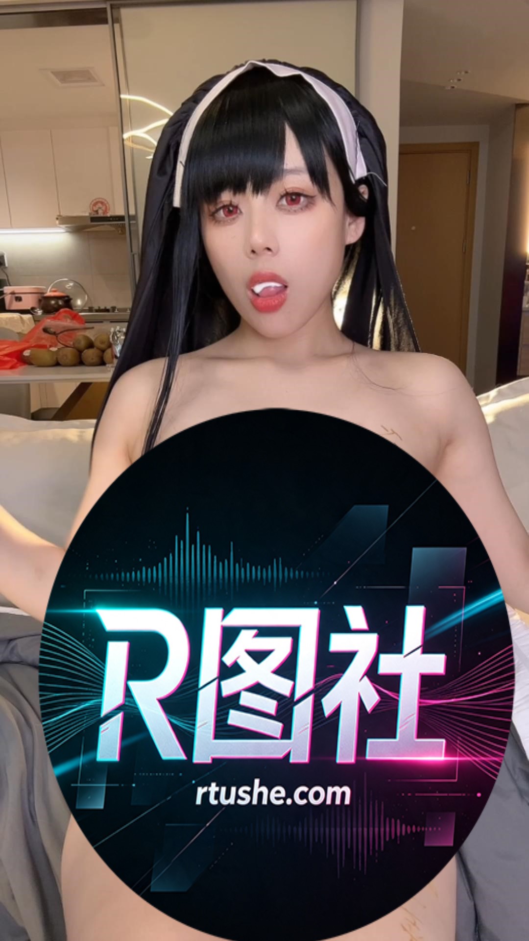 九言-定制视频-牛奶修女[2V] COS网红博主 预览1图