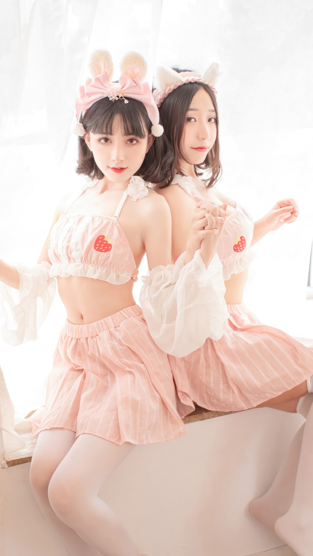 穆零Mu0&AAAyu阿玉-双人白丝睡衣[40P] COS网红博主 预览2图