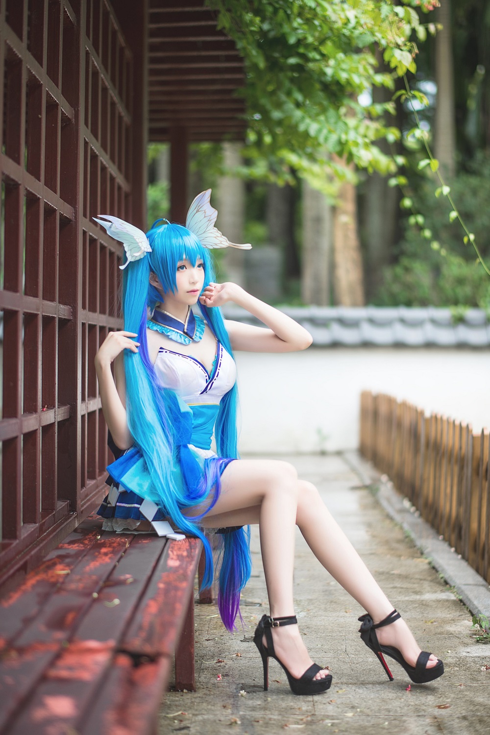 青青子Js-初音未来礼服[9P] COS网红博主 预览2图