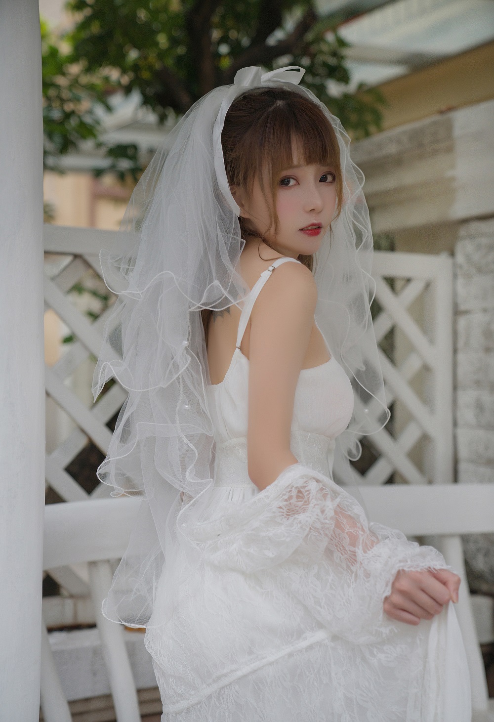 凛子酱-纯白婚纱[9P] COS网红博主 预览2图