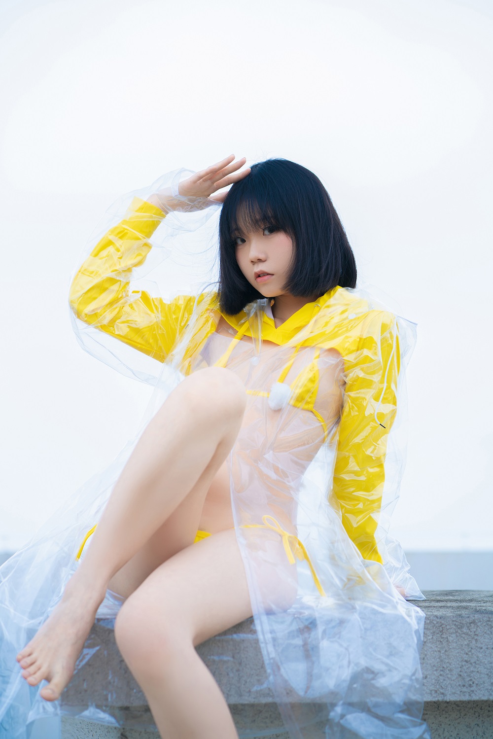 一只小栗奈-天台小雨衣[169P+1V] COS网红博主 预览2图