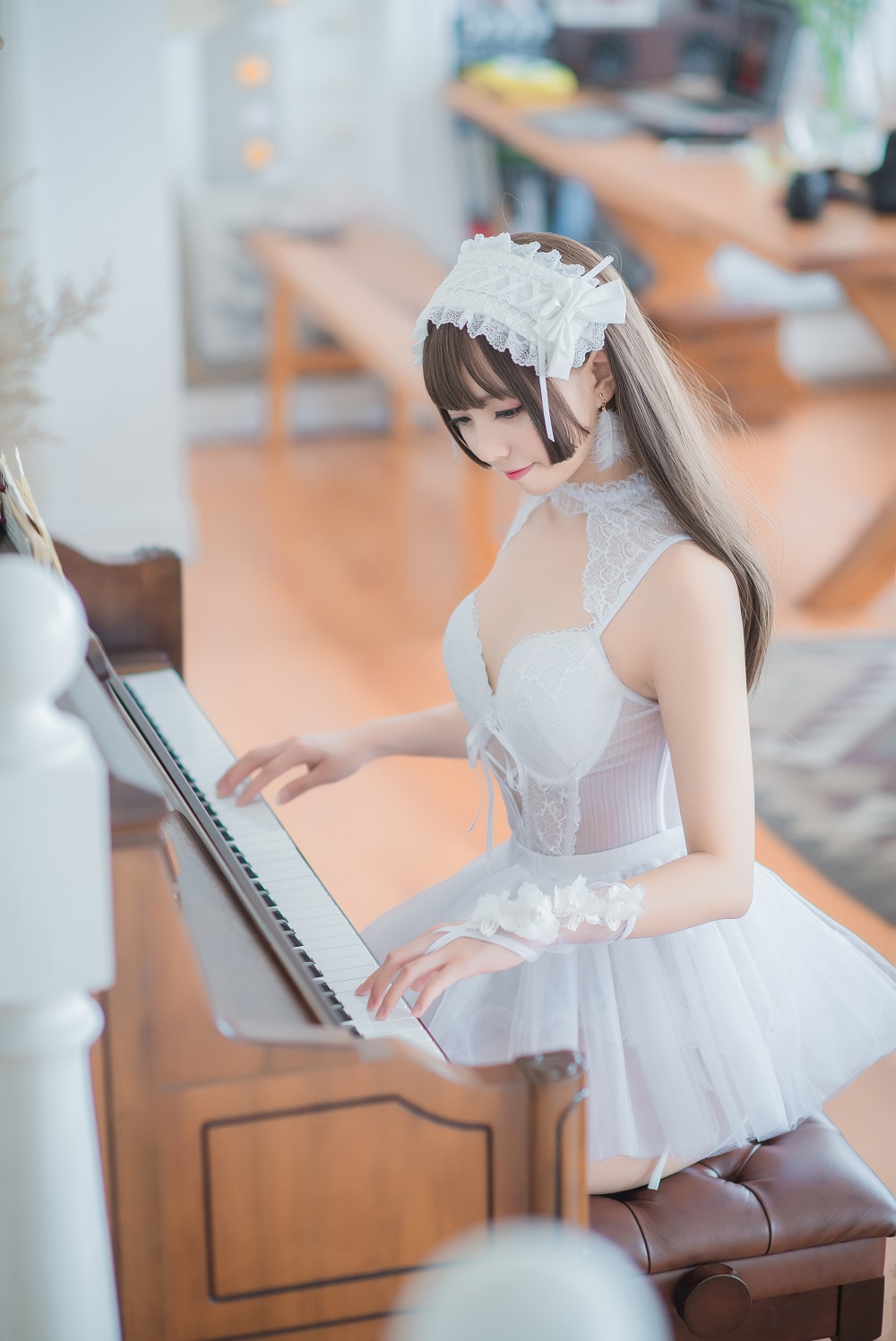 小野妹子w-白色纱裙[9P] COS网红博主 预览1图