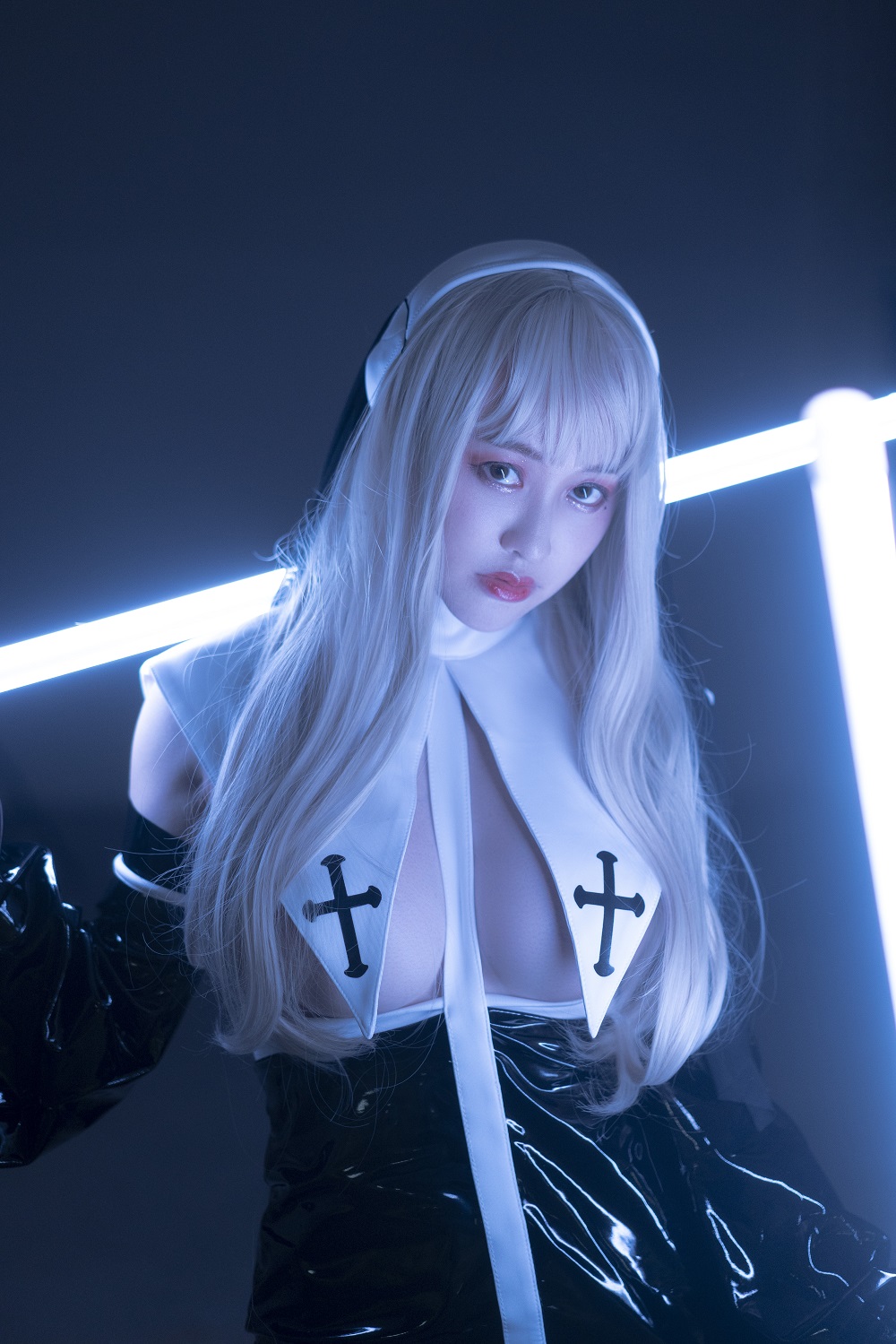 脱尾巴Mizuki-修女[27P] COS网红博主 预览2图