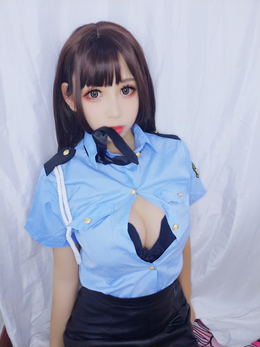 雯粥粥i-蓝色制服[15P+1V] COS网红博主 预览1图