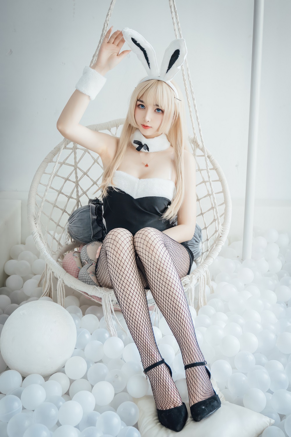 雯粥粥i-兔子小姐[18P] COS网红博主 预览2图