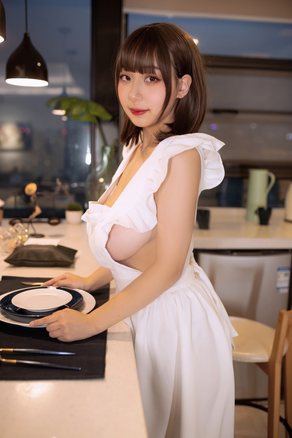 浅安安-围裙人妻[30P] COS网红博主 预览1图