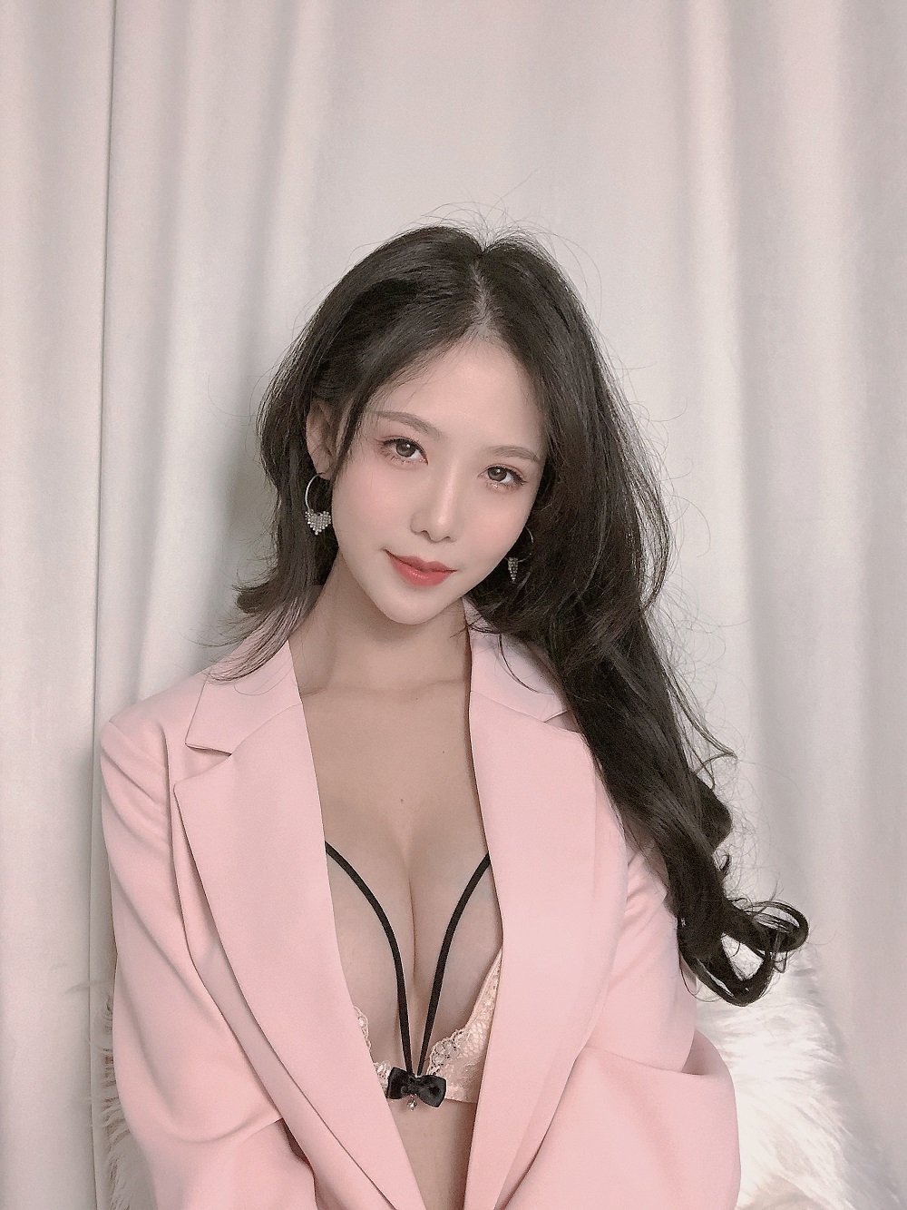 抖娘利世-粉色西装[26P] COS网红博主 预览2图