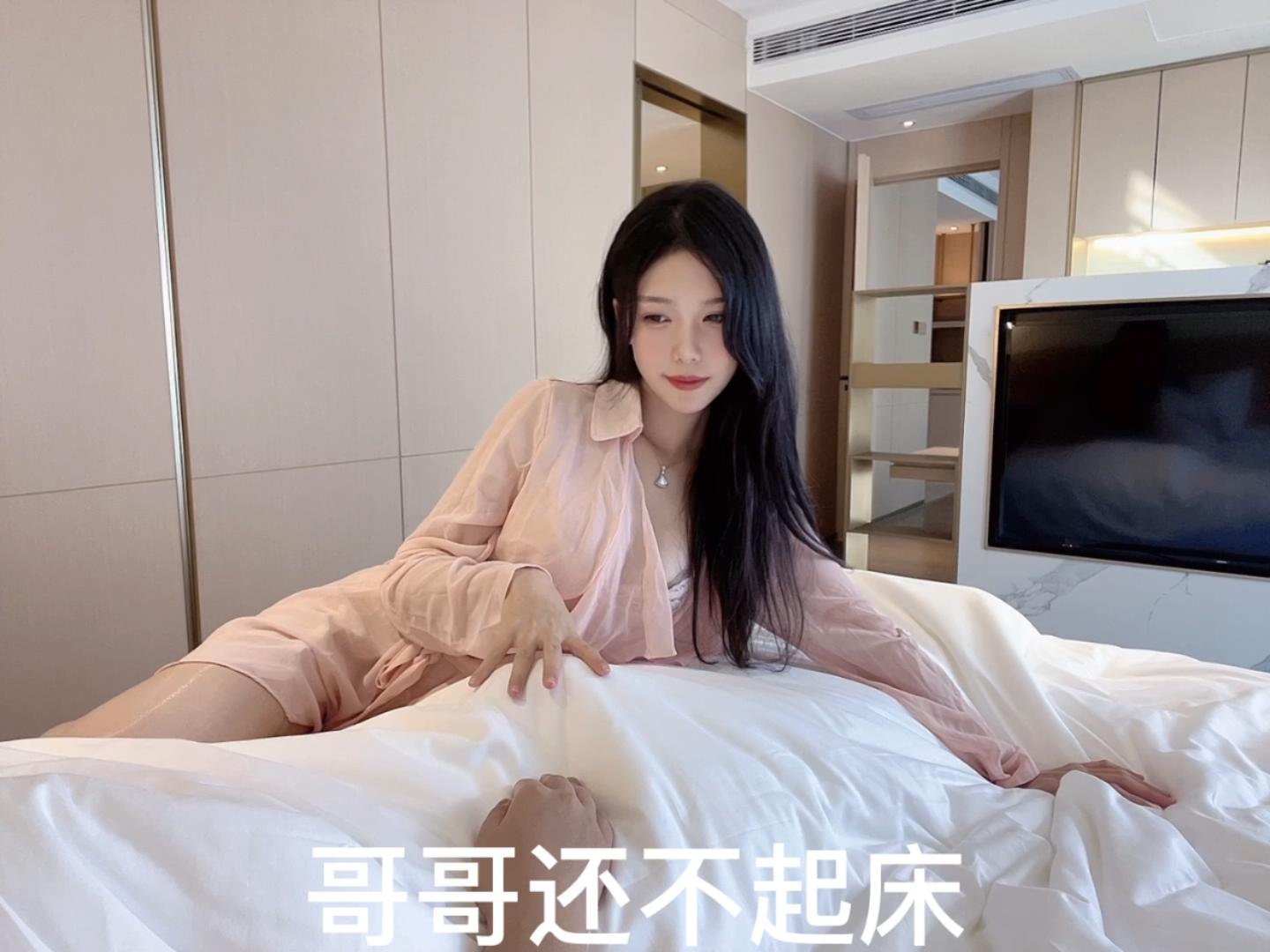 抖娘利世-定制视频-清晨被女友唤醒[1V] COS网红博主 预览1图