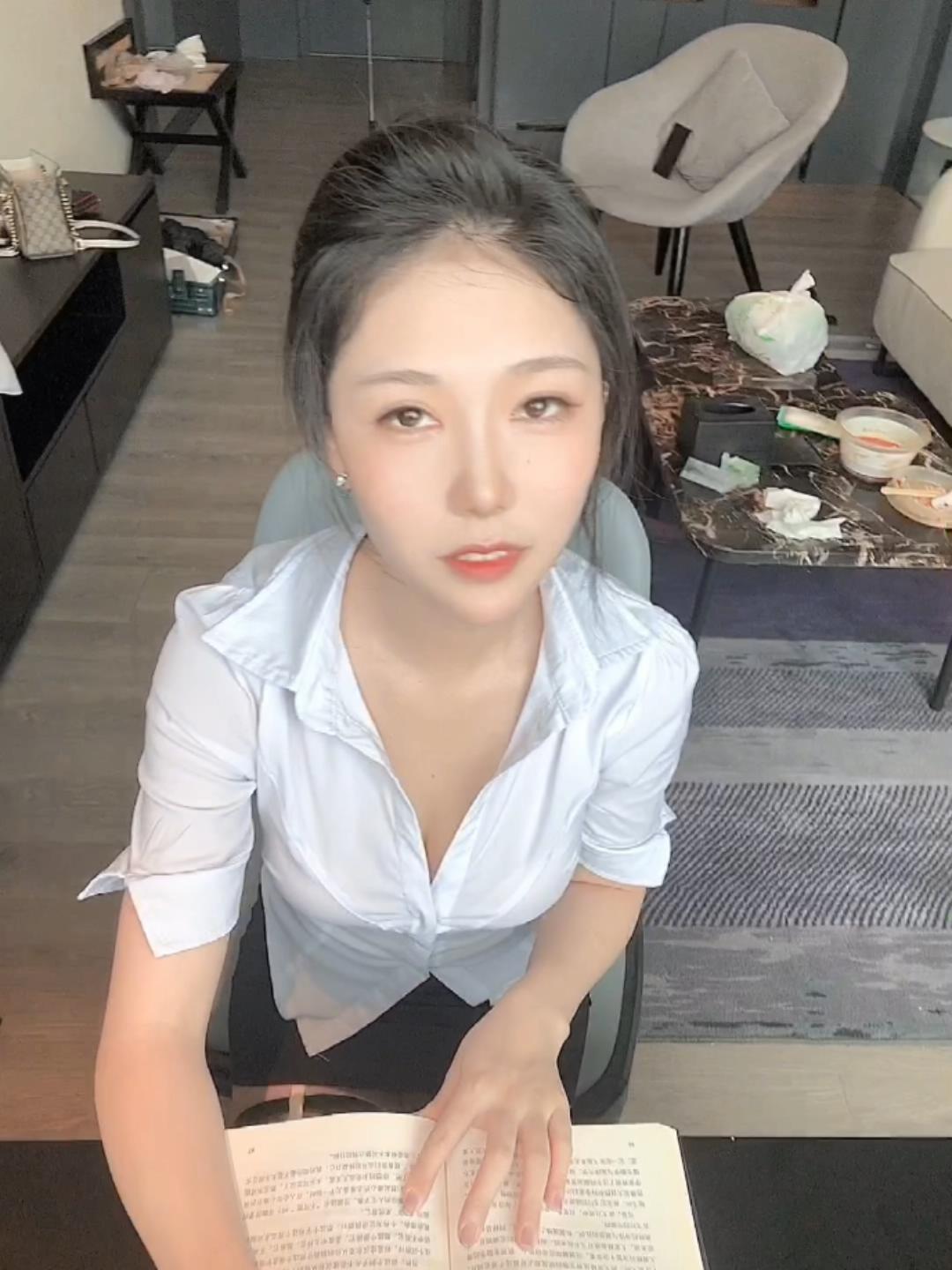 抖娘利世-定制视频-束缚秘书[1V] COS网红博主 预览1图