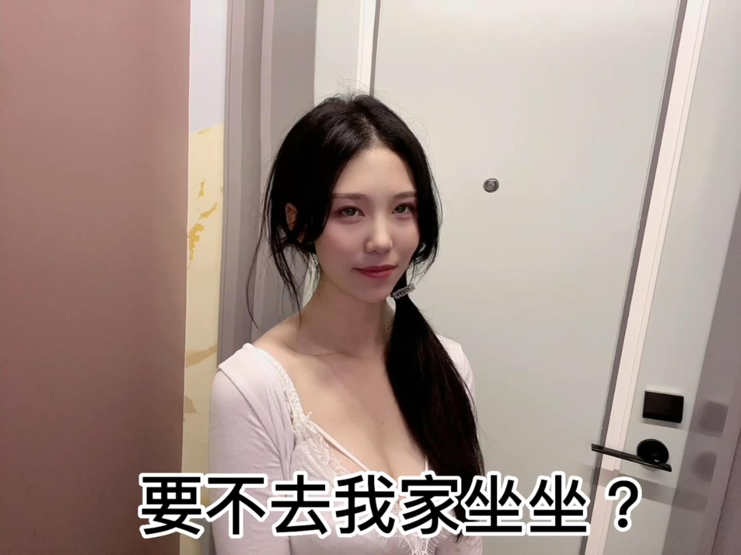 抖娘利世-定制视频-忘带钥匙去邻居家[1V] COS网红博主 预览1图