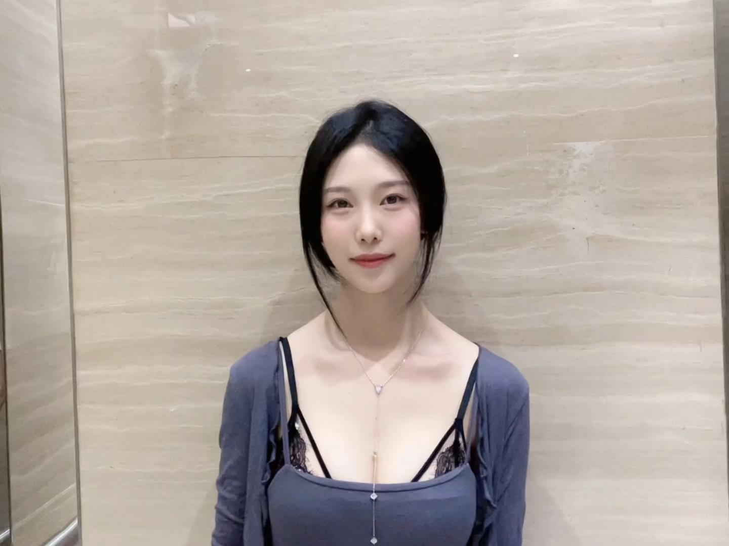 抖娘利世-定制视频-老同学旧情复燃[1V] COS网红博主 预览1图