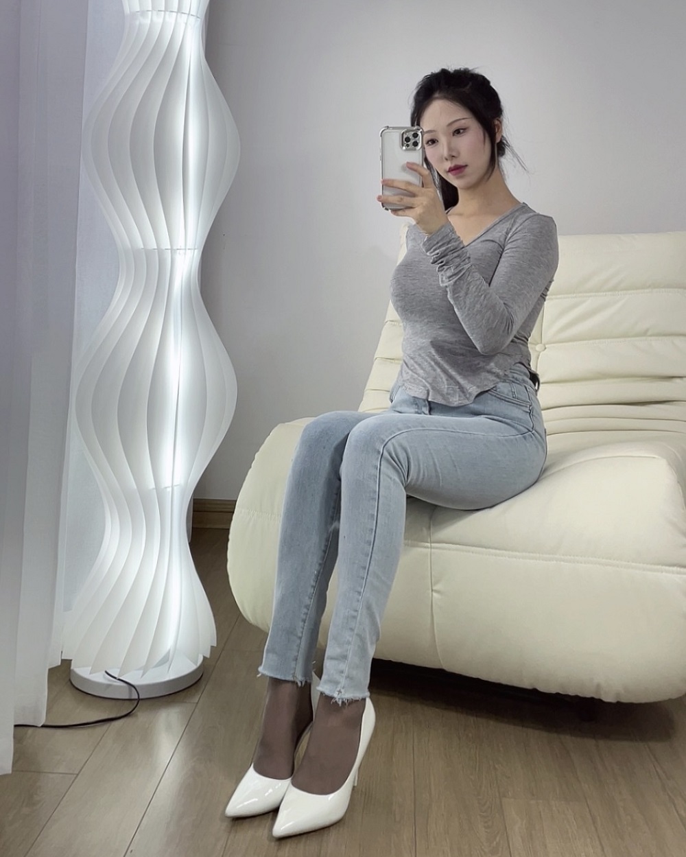 抖娘利世-牛仔裤里丝[51P] COS网红博主 预览1图