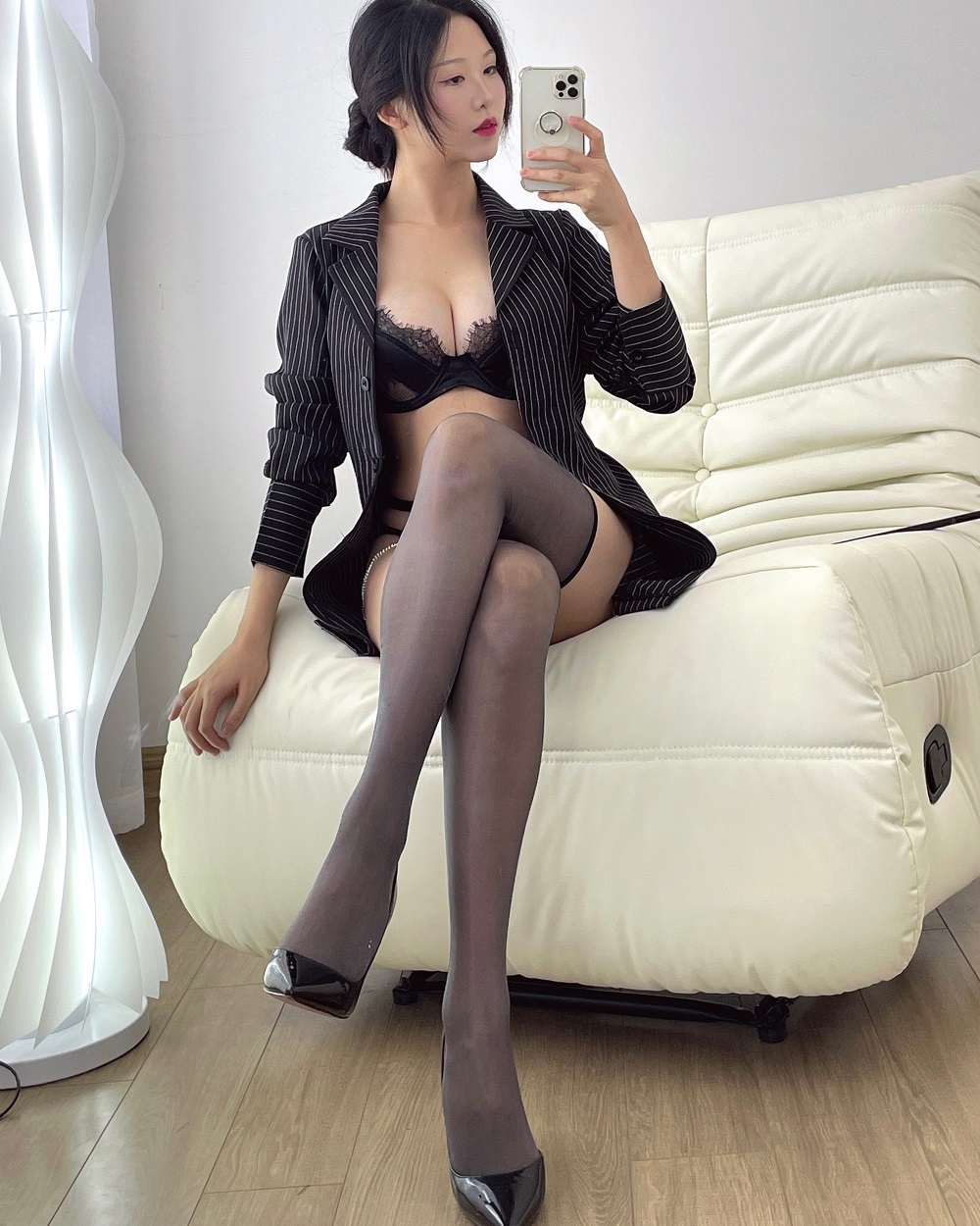 抖娘利世-条纹衬衣[41P] COS网红博主 预览2图