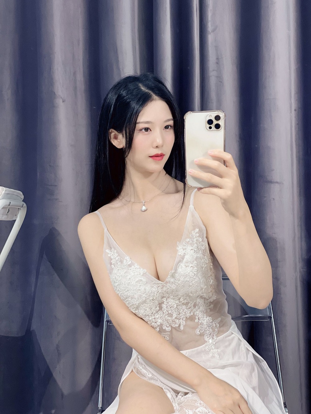 抖娘利世-轻婚纱反差[28P+1V] COS网红博主 预览1图