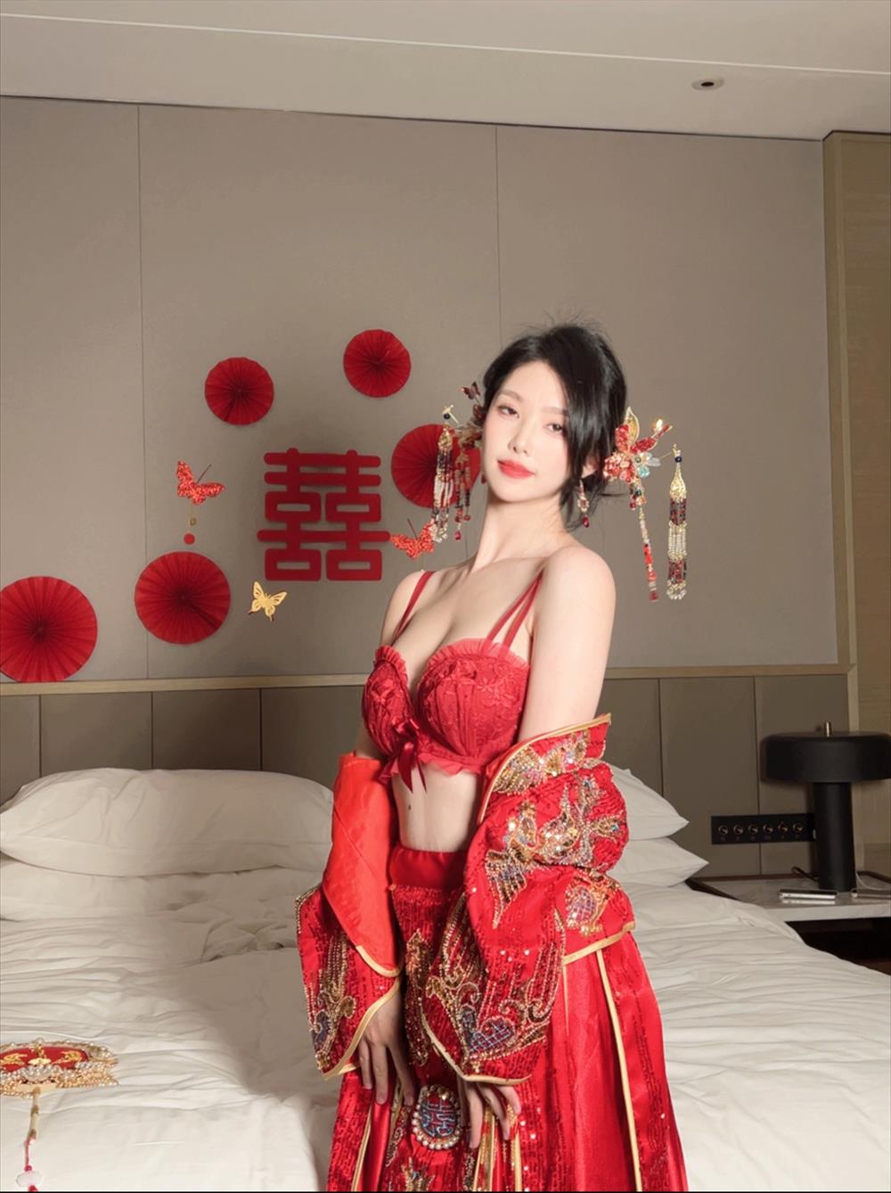 抖娘利世-伴郎团轮新娘[55P+2V] COS网红博主 预览2图