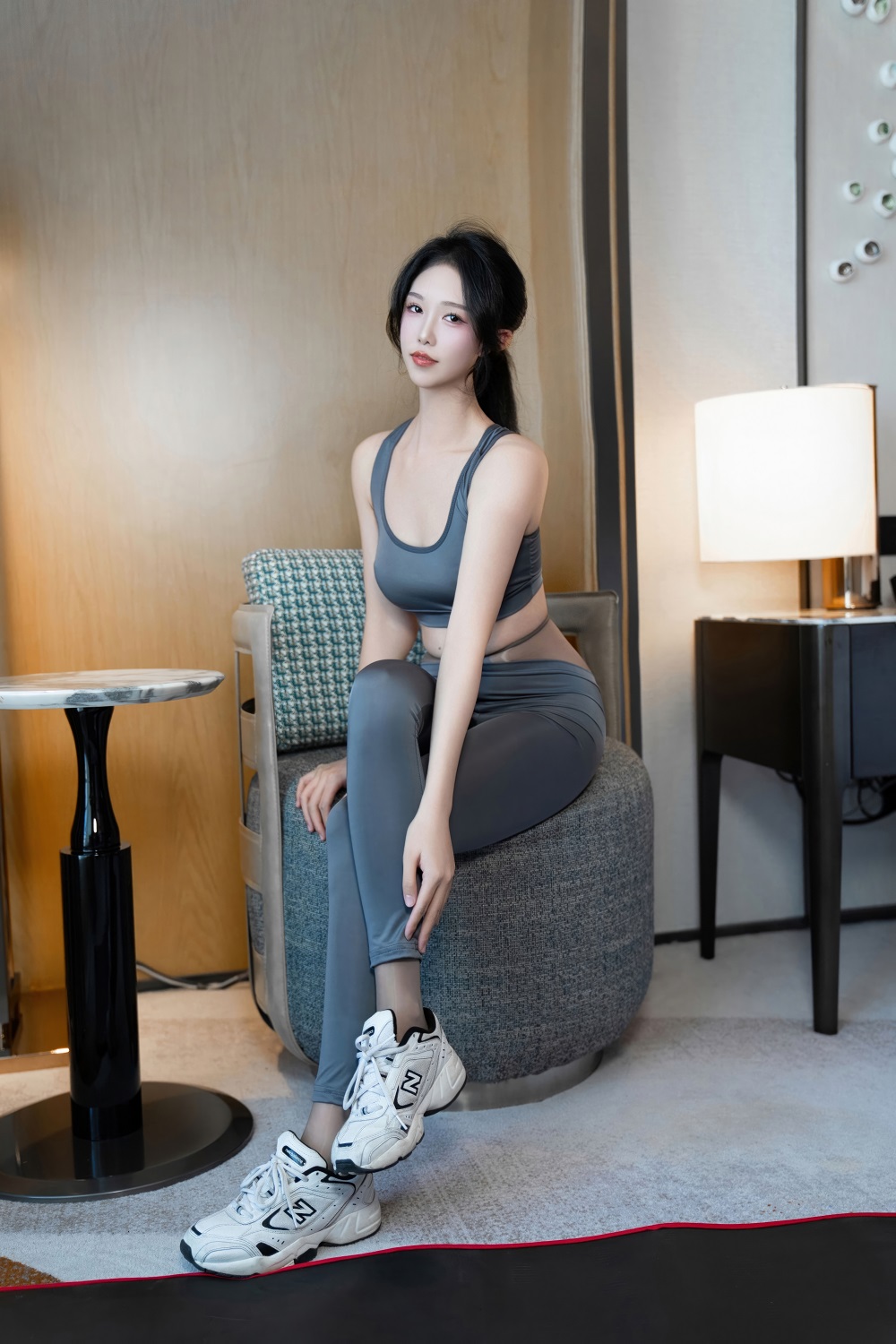 抖娘利世-灰色瑜伽服[105P+1V] COS网红博主 预览1图
