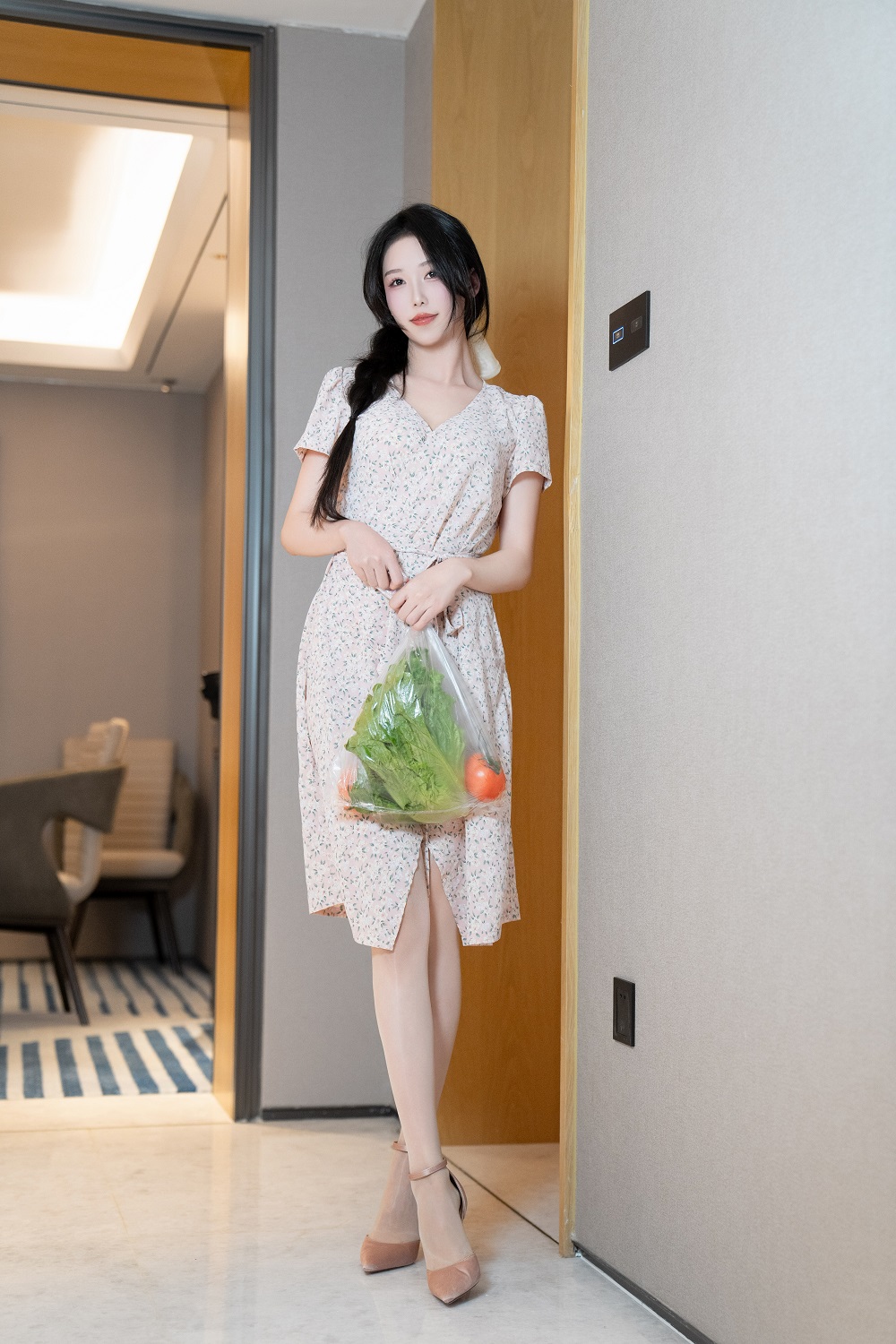 抖娘利世-小保姆与老头[141P+1V] COS网红博主 预览1图