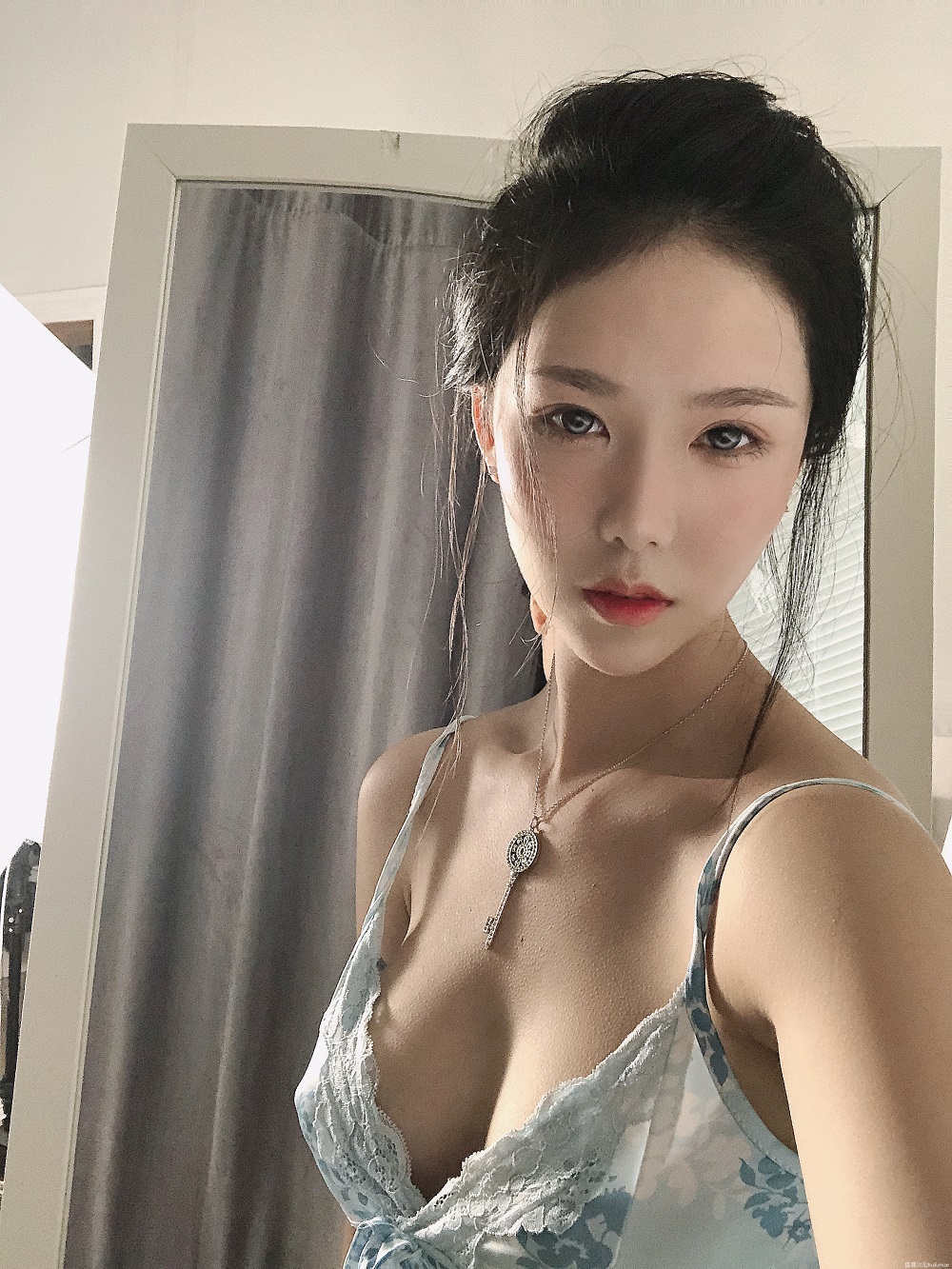 抖娘利世-碎花内衣2.0[14P] COS网红博主 预览1图