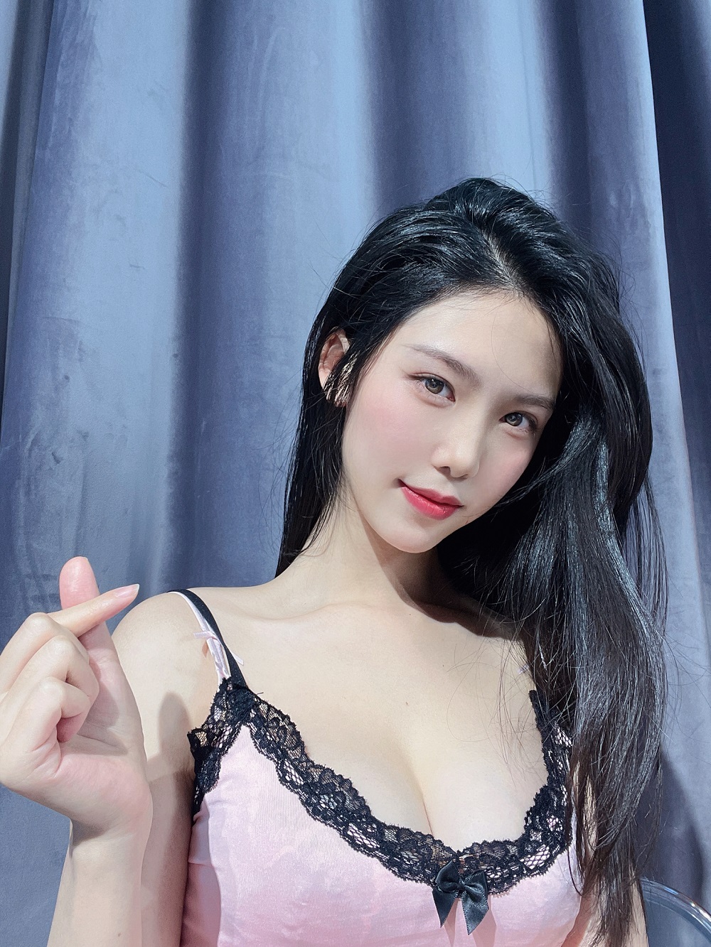 抖娘利世-粉嫩女友[16P] COS网红博主 预览1图
