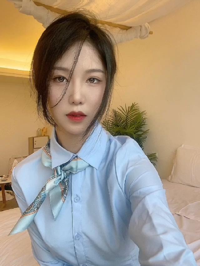 抖娘利世-定制视频-居家空姐[1V] COS网红博主 预览1图