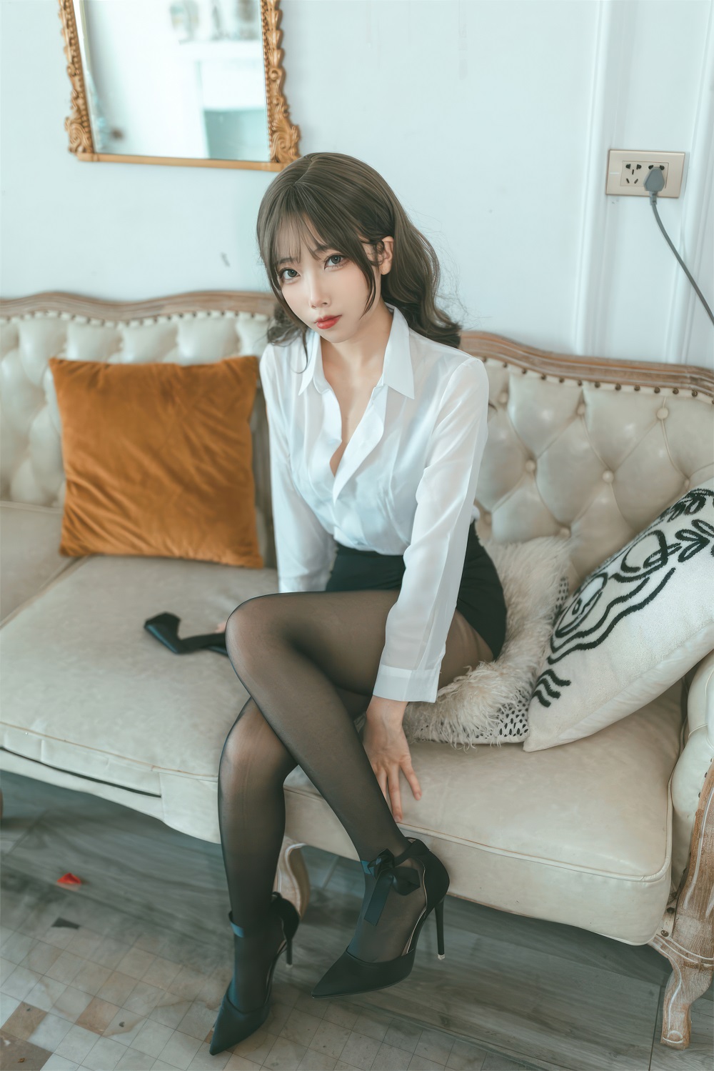 杏仁曲奇-OL额外时间[61P] COS网红博主 预览2图