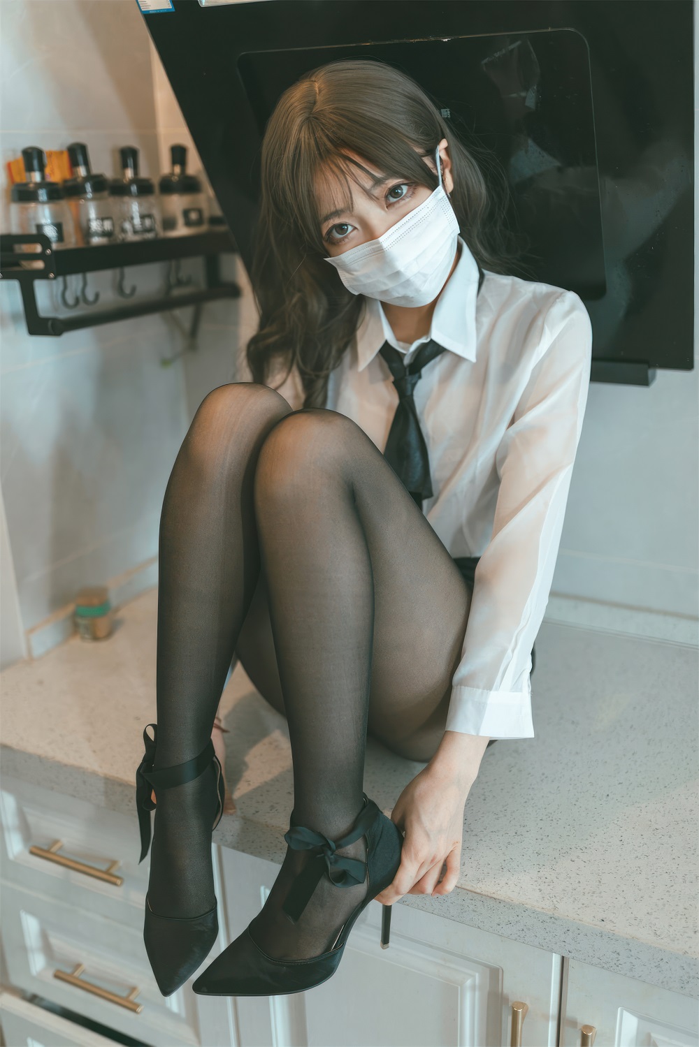杏仁曲奇-OL额外时间[61P] COS网红博主 预览1图