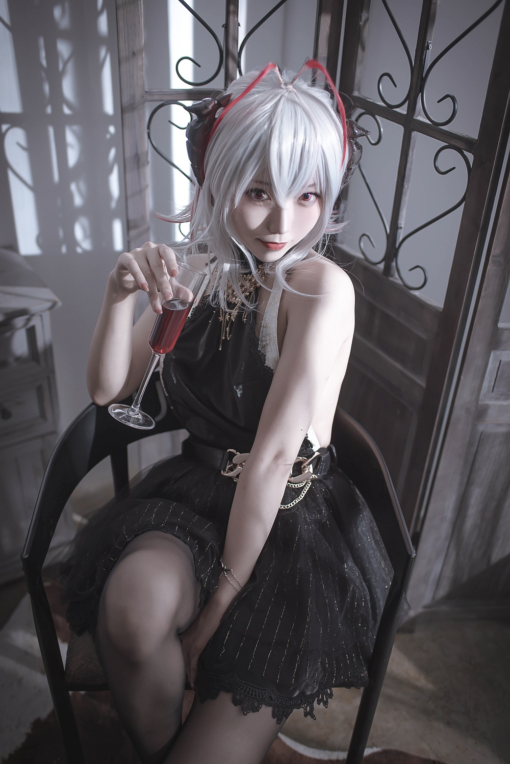 切切celia-明日方舟-W礼服[20P] COS网红博主 预览1图