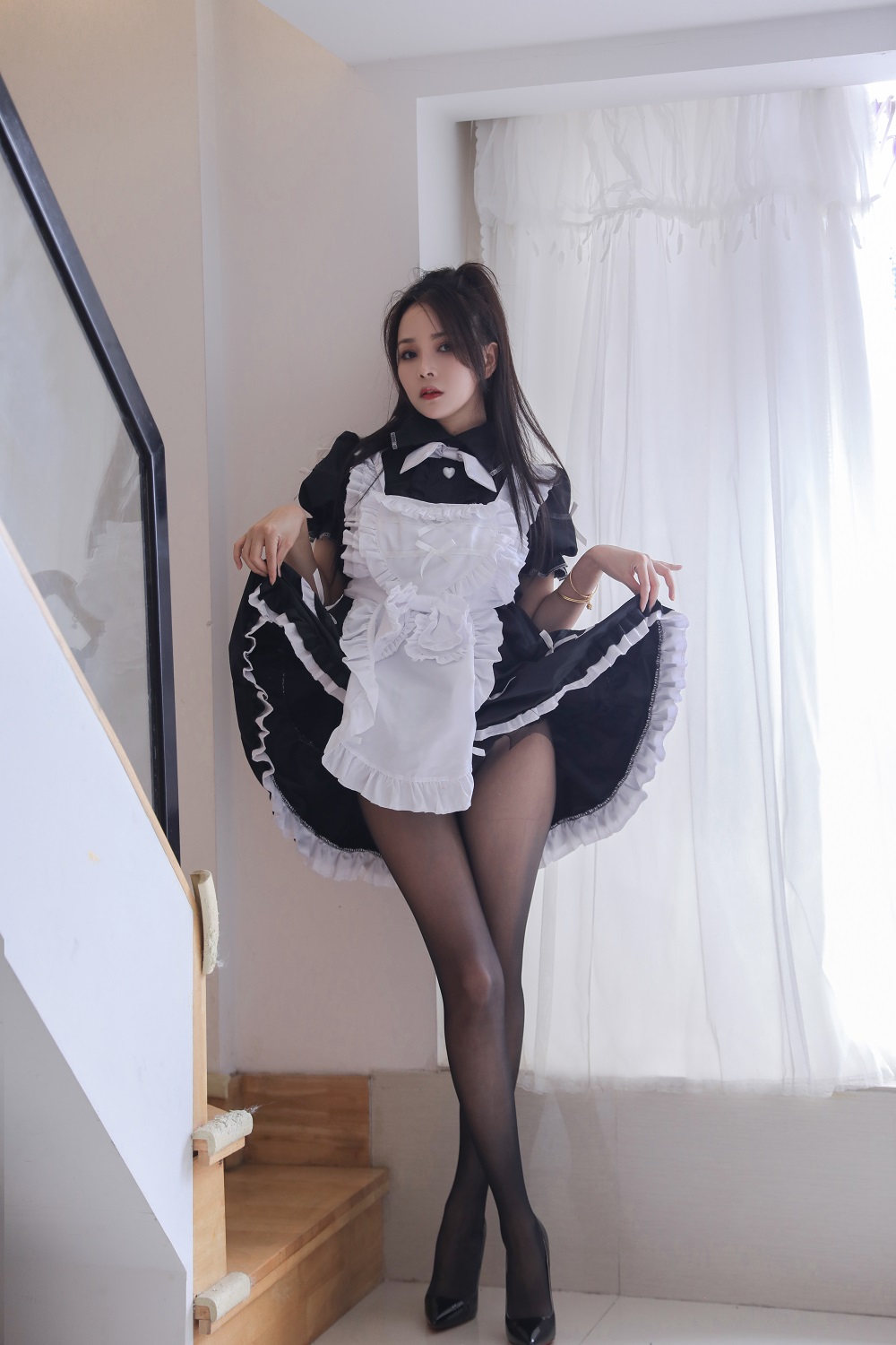 苏嫣qvq-单马尾女仆[31P+1V] COS网红博主 预览1图