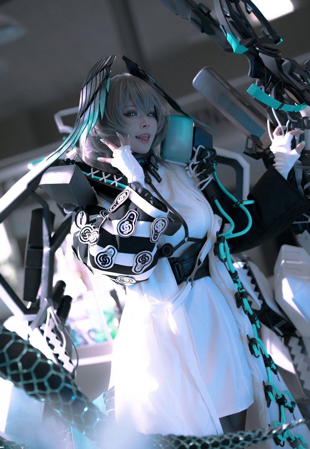 w百合欧皇子w-明日方舟-霍尔海雅[18P] COS网红博主 预览1图
