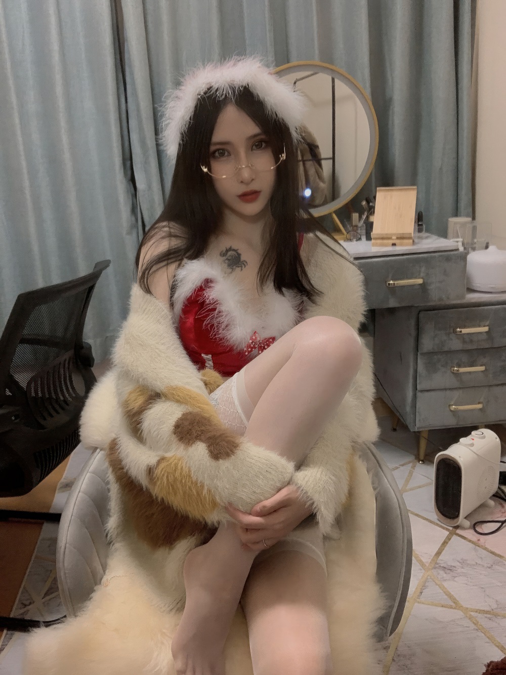 vams子-圣诞眼镜娘[50P] COS网红博主 预览2图