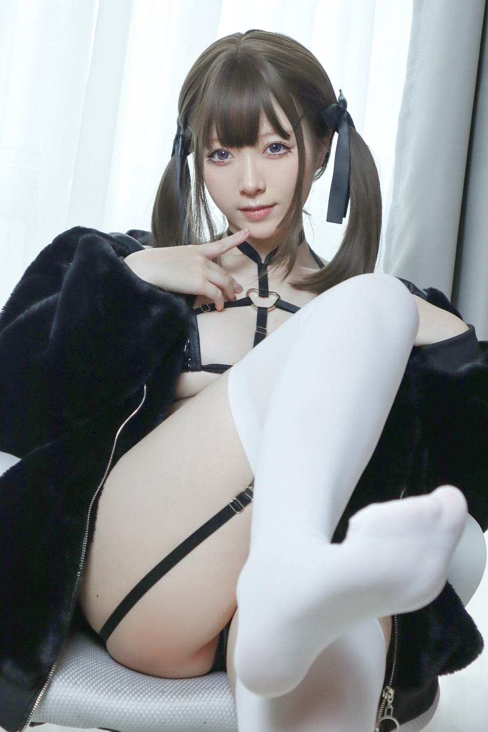 Asagiriai朝雾爱-毛绒外套下面是...?[22P] COS网红博主 预览2图
