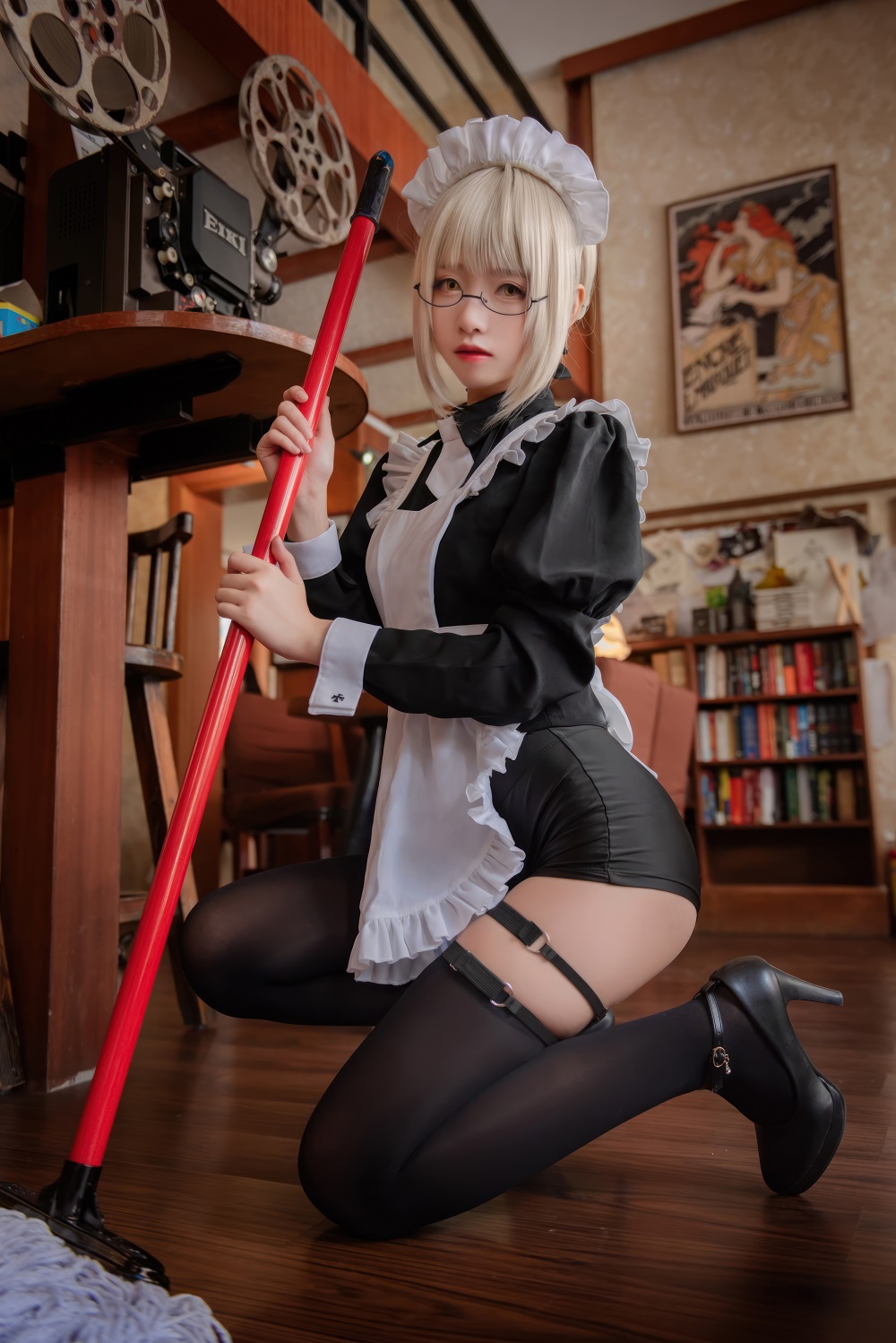 大大卷卷小卷-FGO-黑Saber女仆[13P] COS网红博主 预览1图