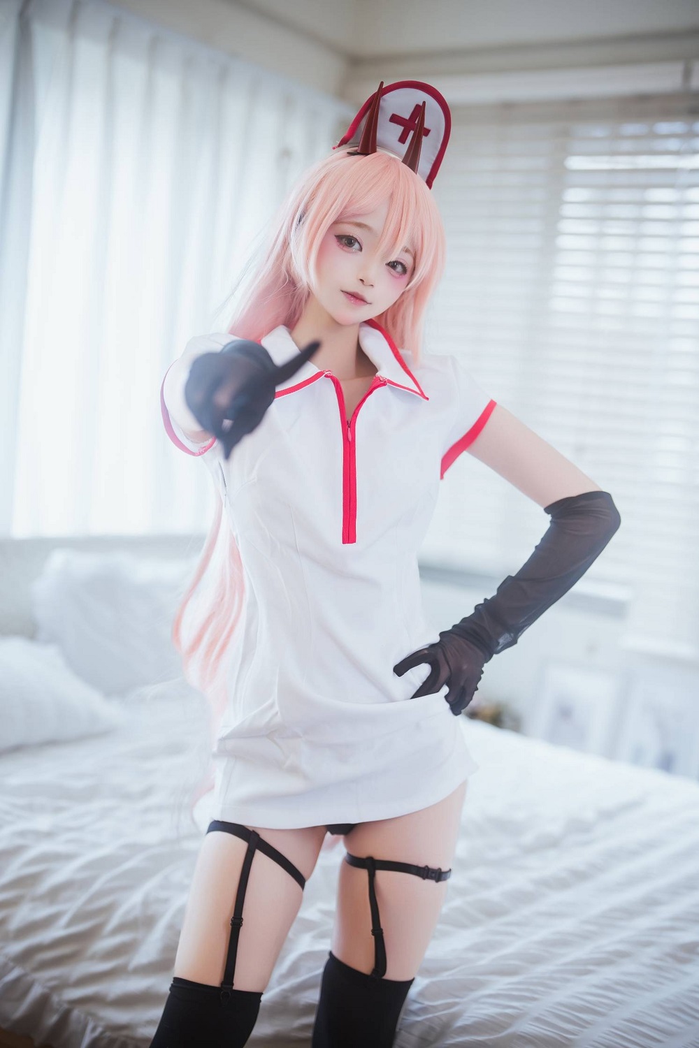 Irisuare爱莉-电锯人-帕瓦护士服[35P] COS网红博主 预览1图