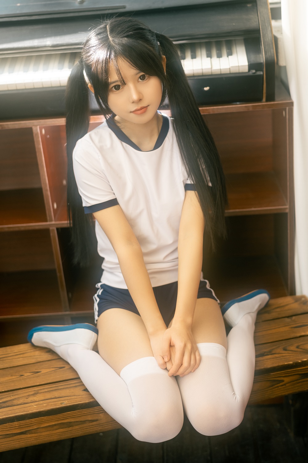 rua阮阮-春の更衣室体操服[47P] COS网红博主 预览1图