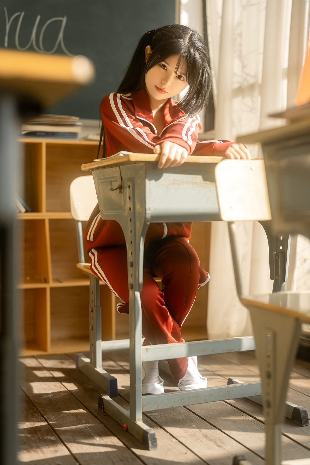 rua阮阮-课间阳光-红色校服[42P] COS网红博主 预览1图