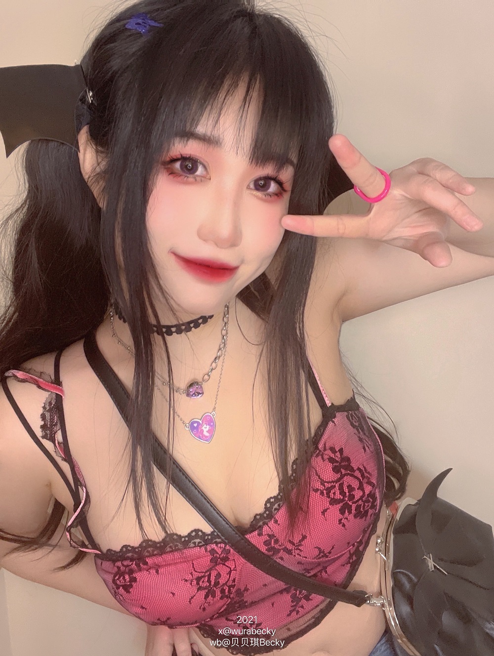 贝贝琪Becky-辣妹进化史[40P] COS网红博主 预览1图