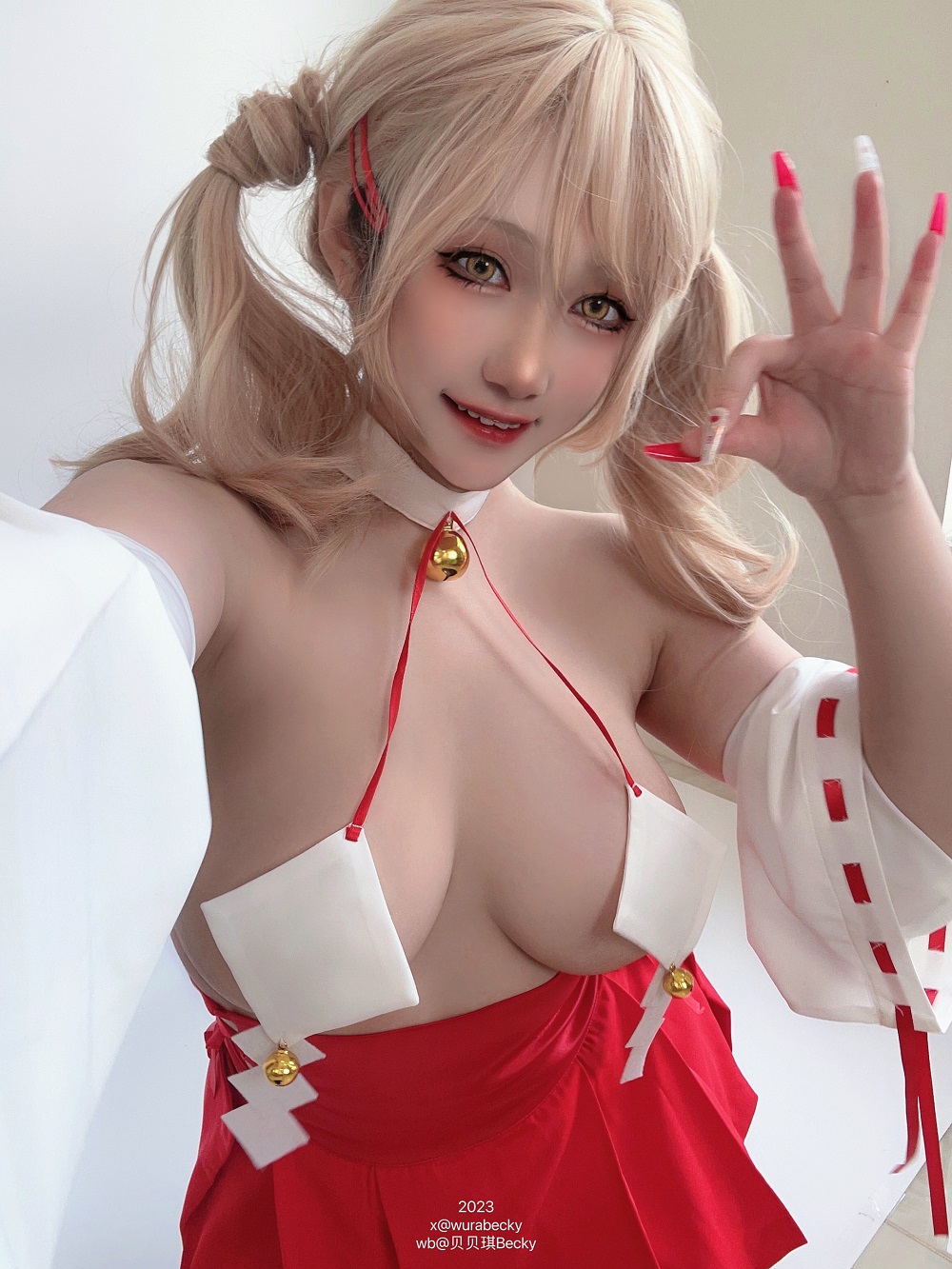 贝贝琪Becky-双拼巫女[18P] COS网红博主 预览2图