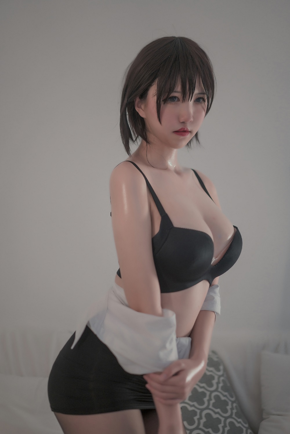 阿薰kaOri-黑丝醉酒OL[45P] COS网红博主 预览2图