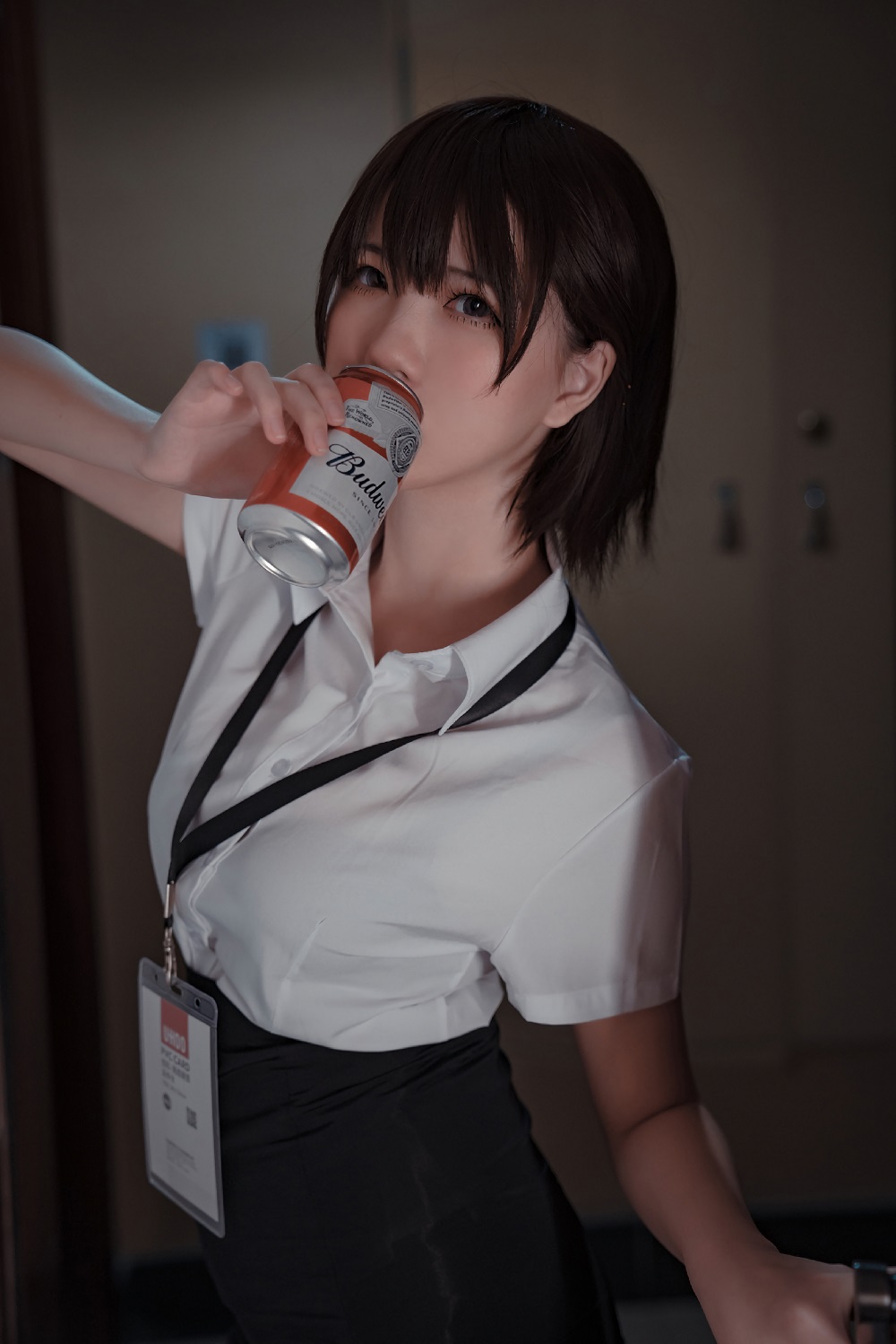 阿薰kaOri-黑丝醉酒OL[45P] COS网红博主 预览1图