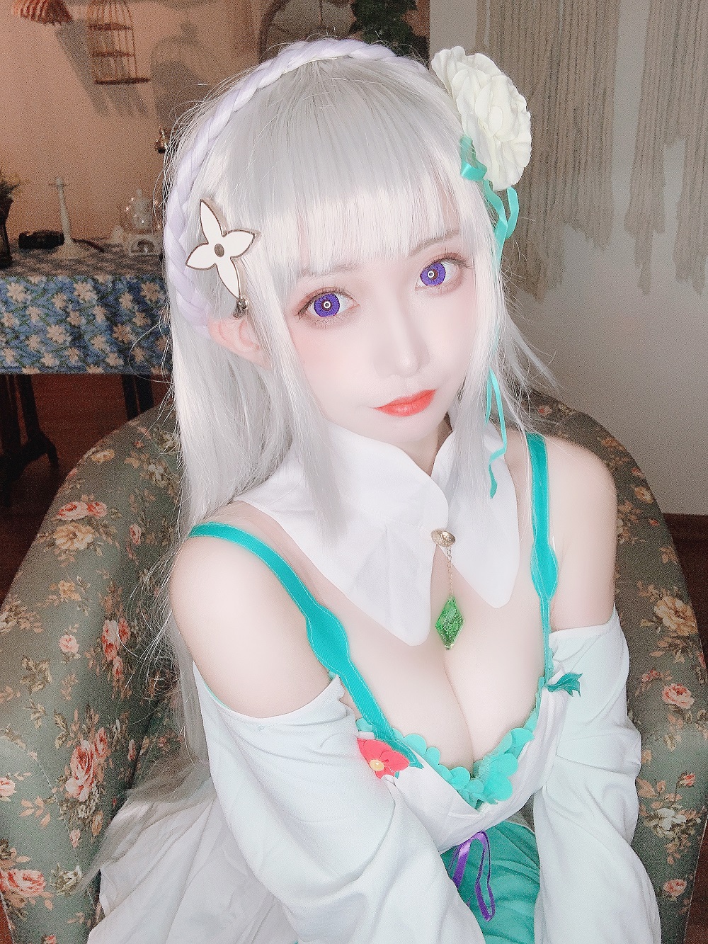 神本无尾Aria-从零开始的异世界生活-爱蜜莉雅绿裙[16P] COS网红博主 预览1图