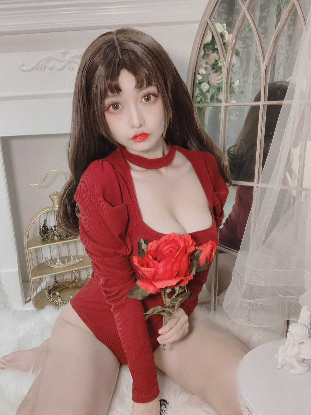 神本无尾Aria-红色复古[23P] COS网红博主 预览1图
