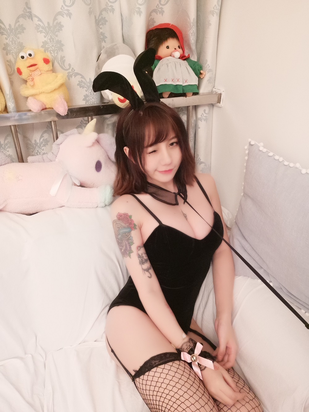 洛丽塔大哥-渔网袜兔女郎[16P] COS网红博主 预览1图