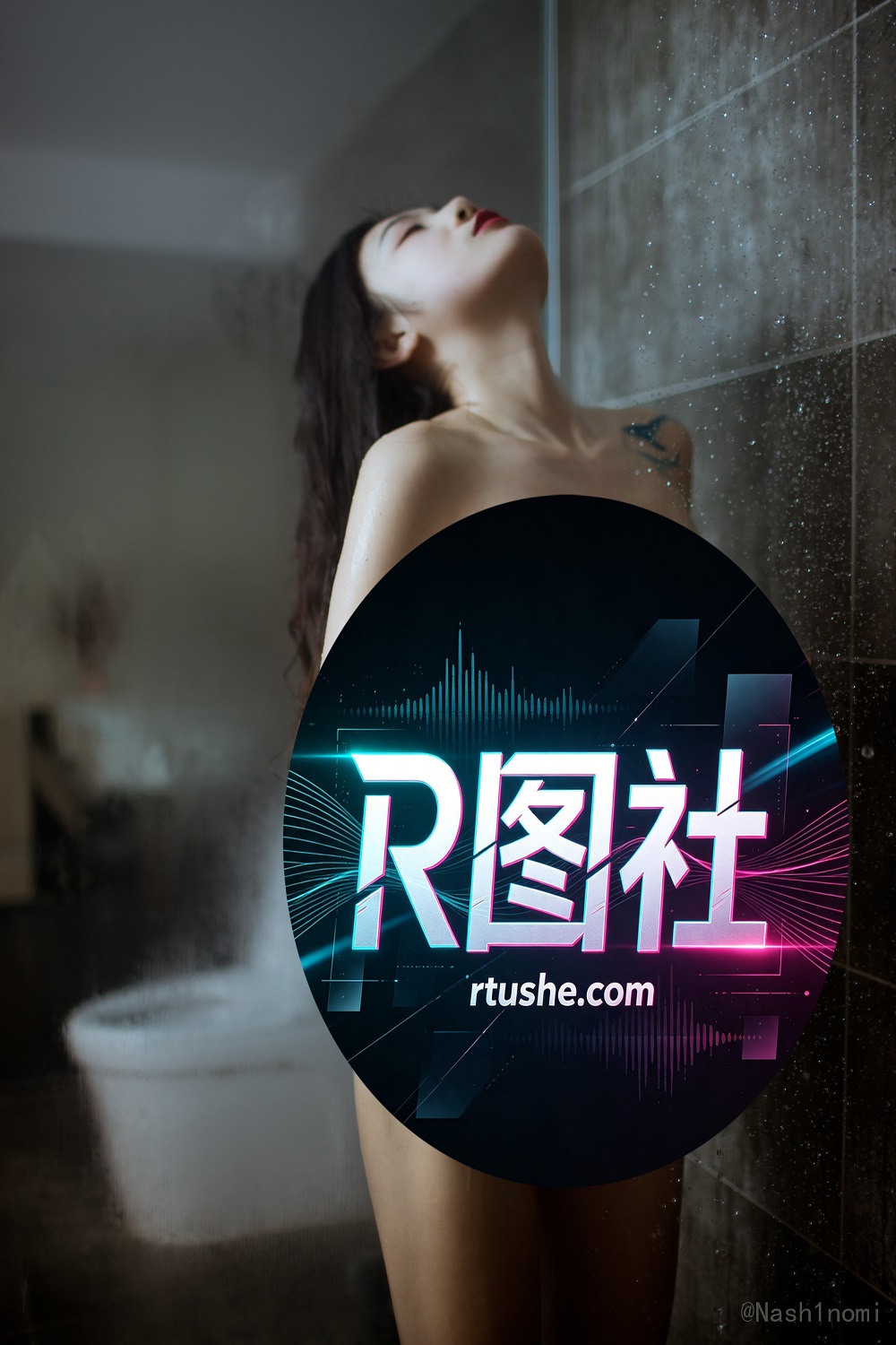 一米八的大梨子-洗澡[5P] COS网红博主 预览1图
