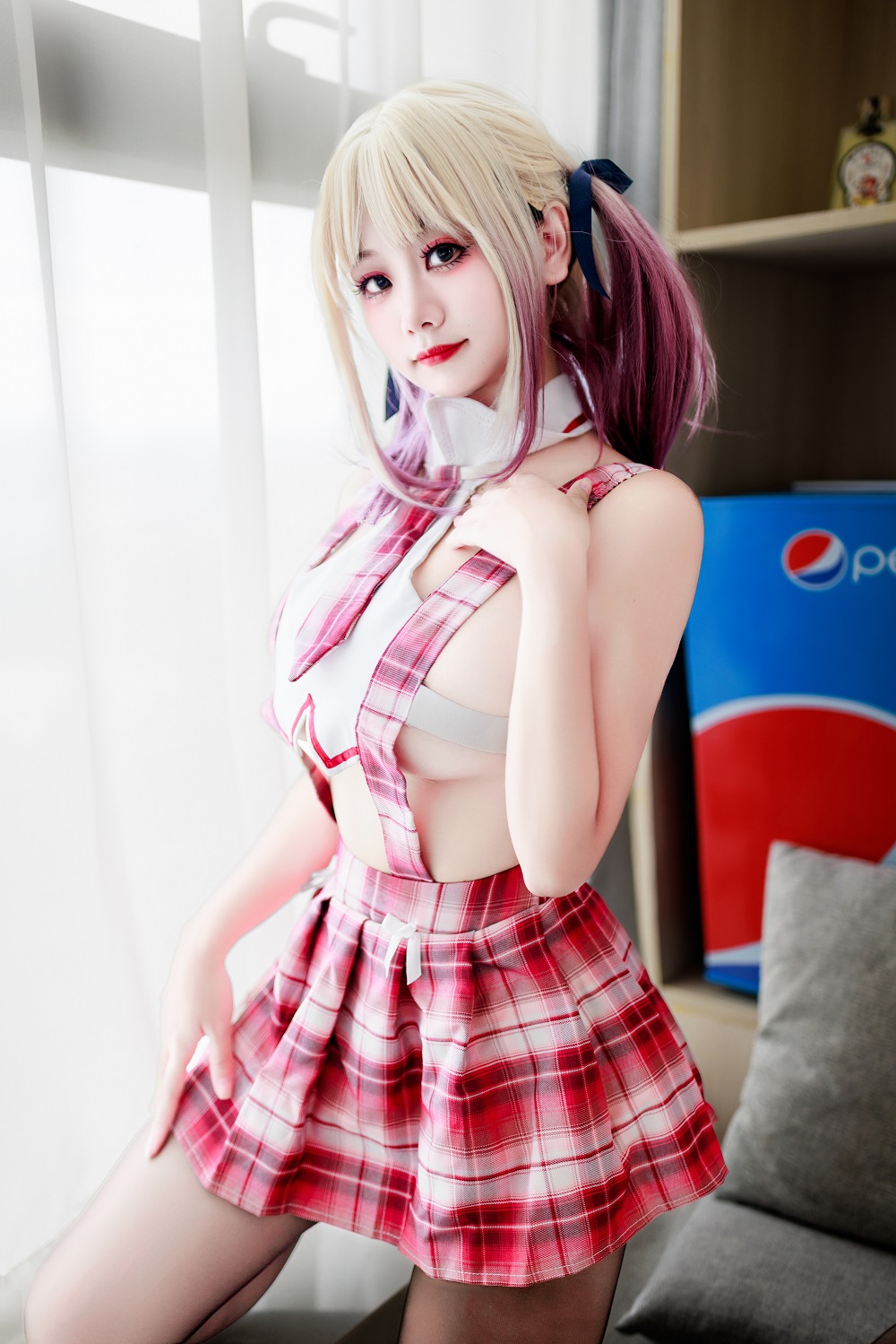 阿雪雪yuki-吊带JK[72P] COS网红博主 预览1图