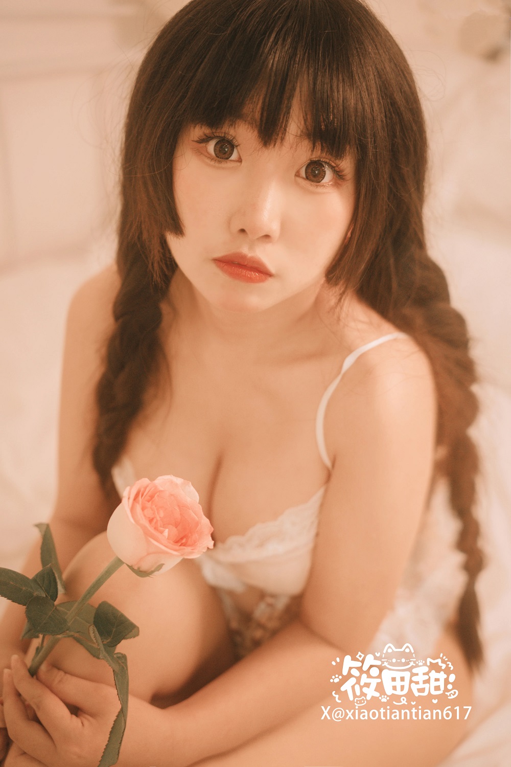 香草奶喵-法式少女[52P] COS网红博主 预览1图