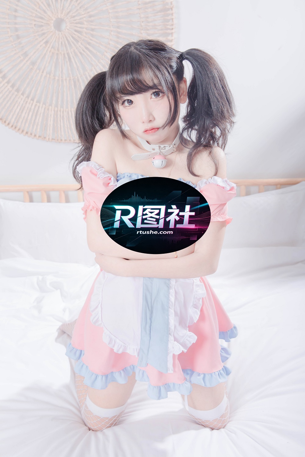 香草奶喵-双马尾小女仆[32P+3V] COS网红博主 预览2图