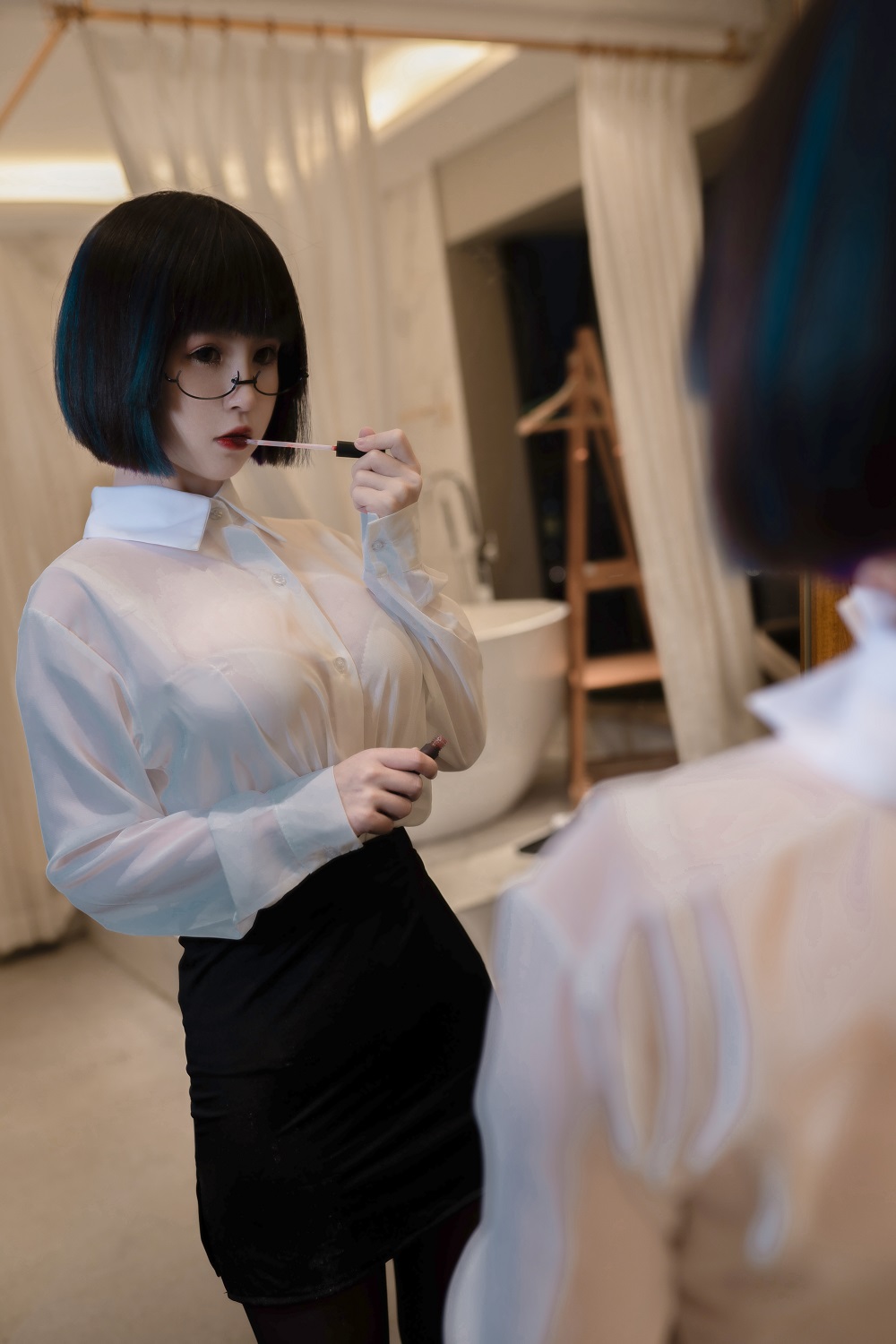 晕崽Zz-迷情小秘[62P] COS网红博主 预览2图